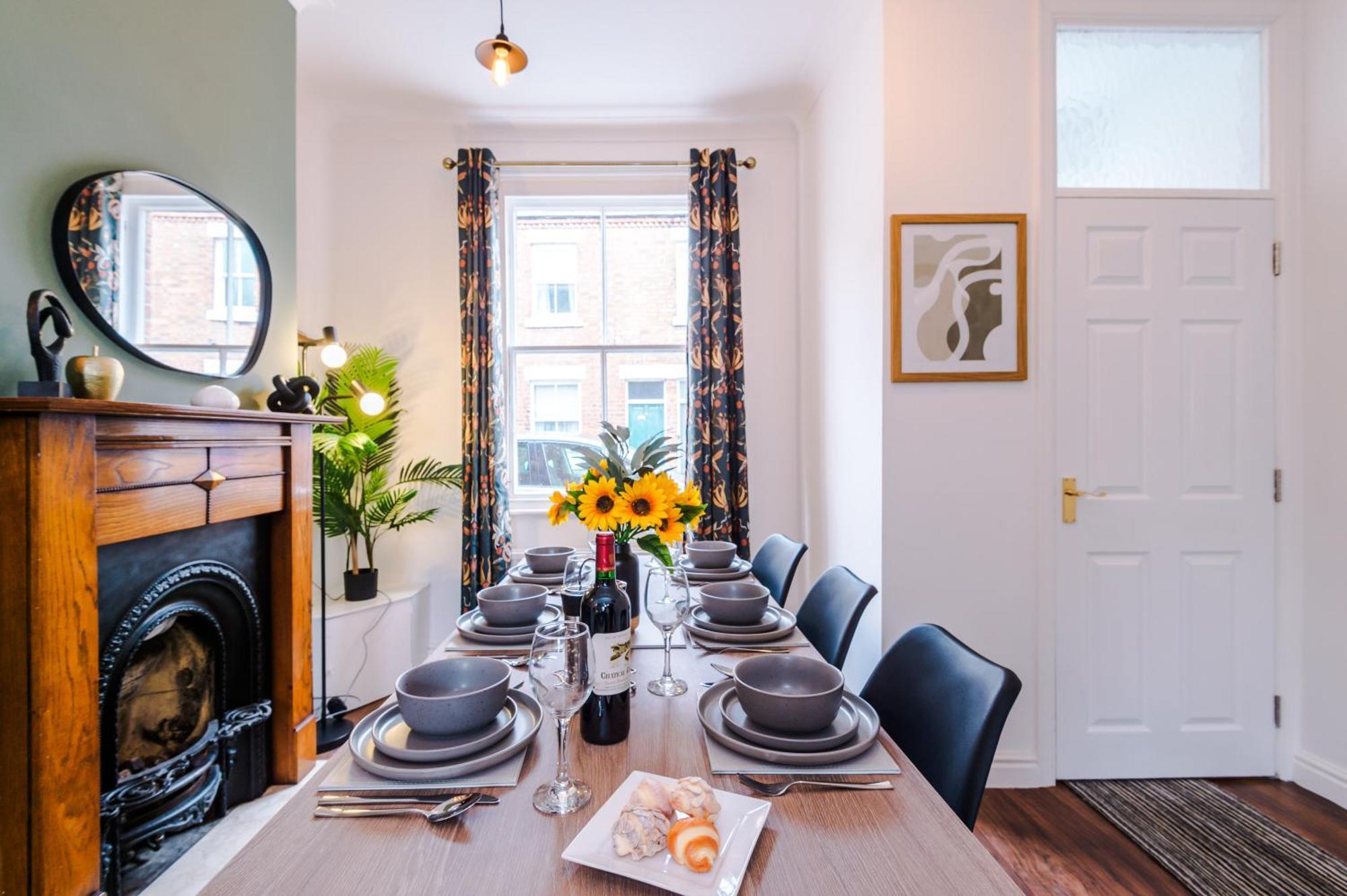 New! Stunning 2-Bed City-Centre Home In Chester By 53 Degrees Property - Ideal For Couples & Groups - Sleeps 6! Екстер'єр фото